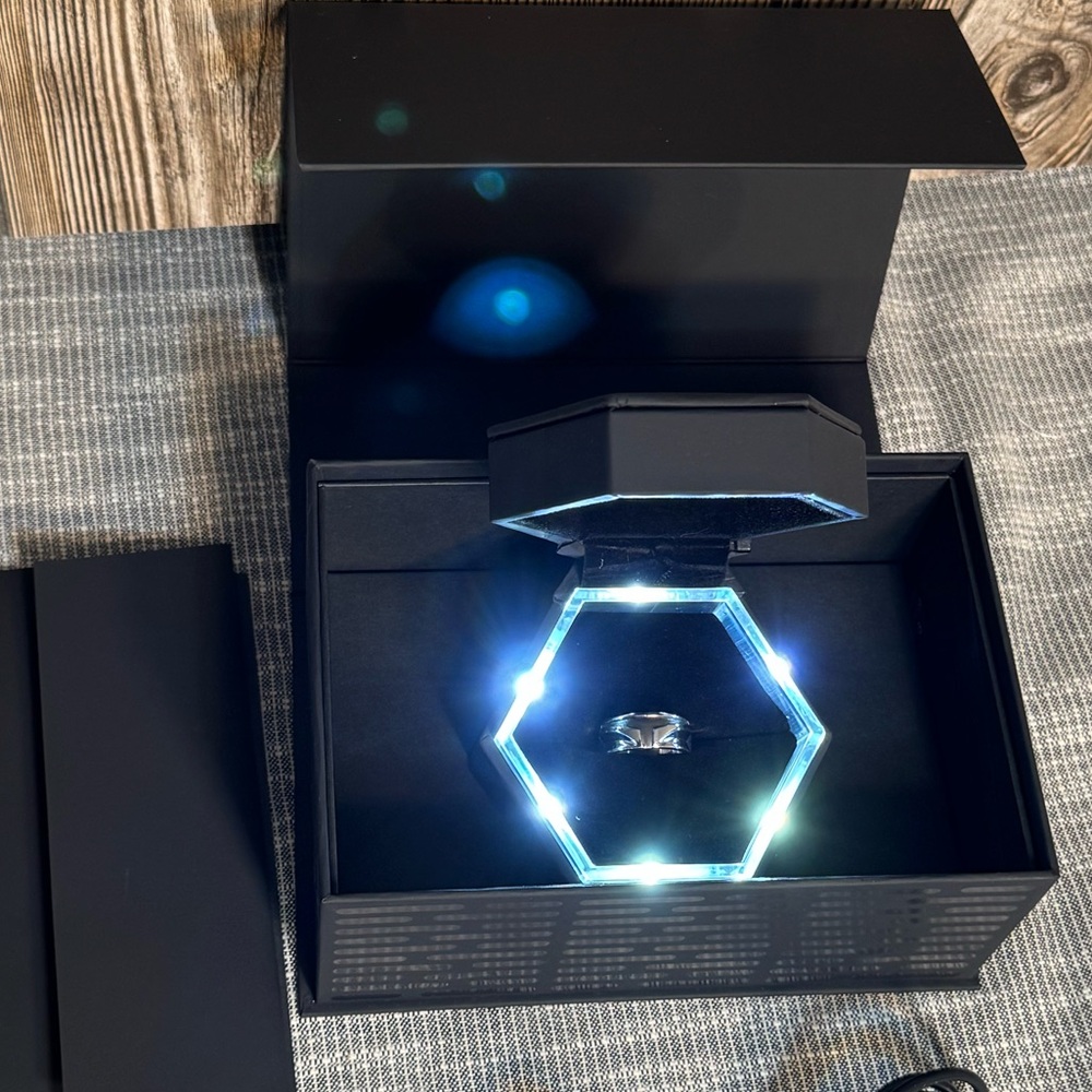 THE MANDALORIAN™ WOMEN'S RING Silver and Black Rhodium size 7